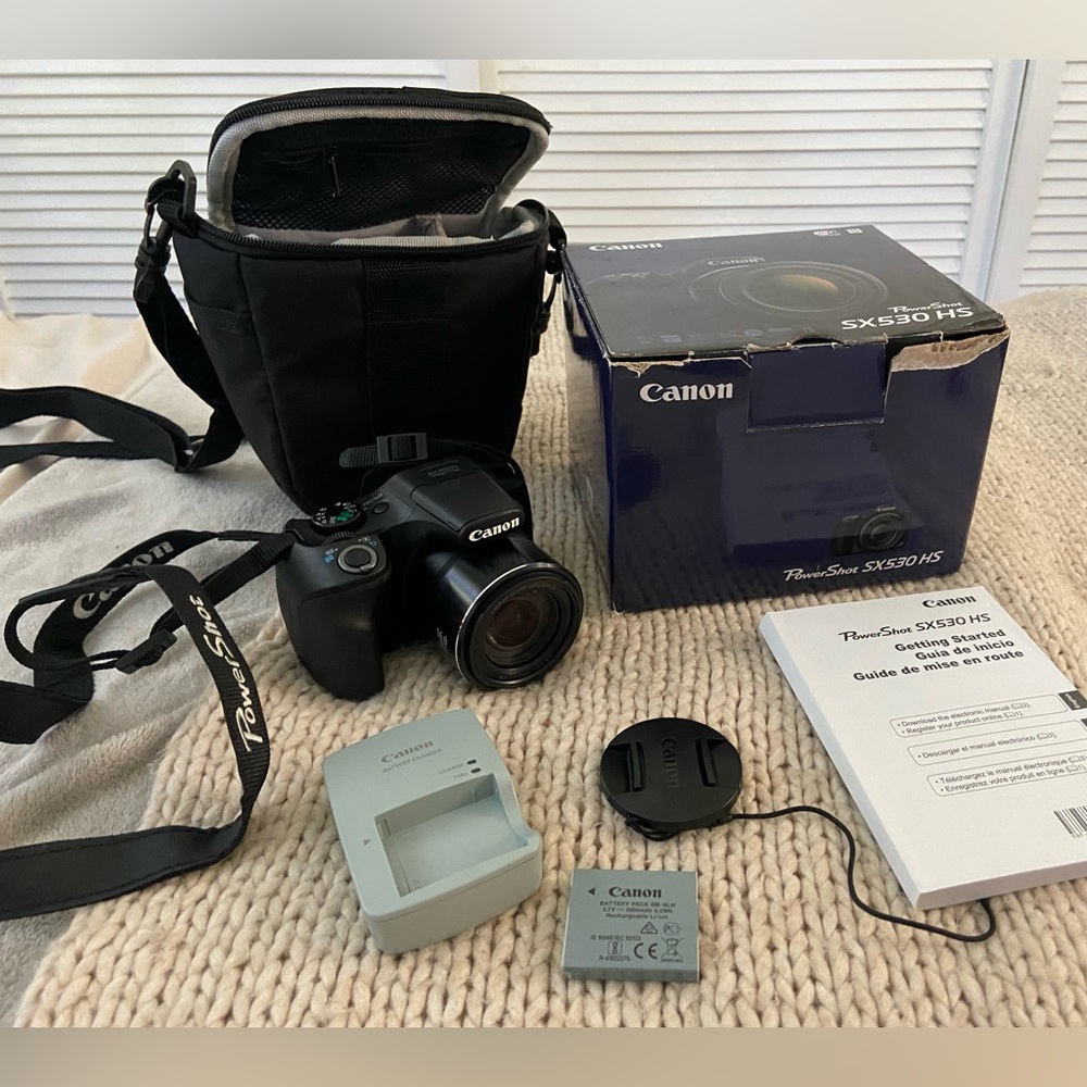 Canon PowerShot SX530 HS Camera + Accessories